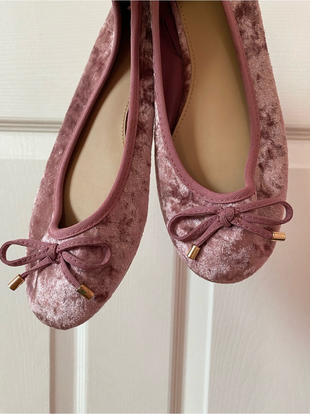 Forever 21 Women’s Beautiful Pink Velvet Ballet Flats Size 6